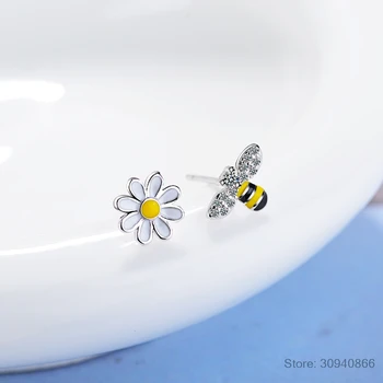 Nowa Moda Kreatywne Słodki Kwiat Pszczoła Stokrotka Asymetryczne Biżuteria Ze Srebra próby 925 Piękne Kolczyki Z Diamentami SE963 2